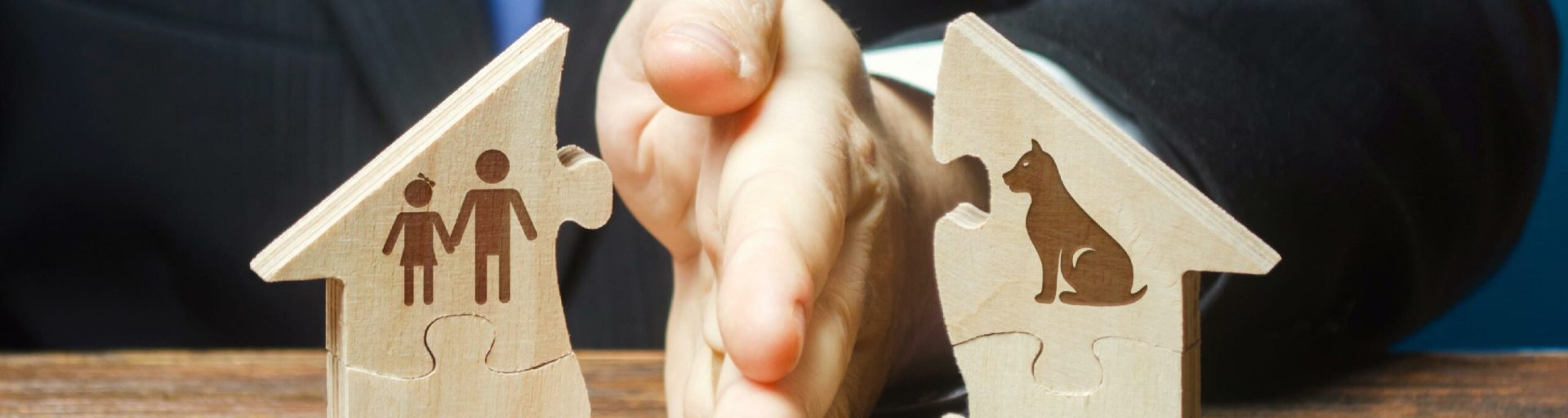 Illustration du partage des biens immobiliers avec répartition des biens du couple